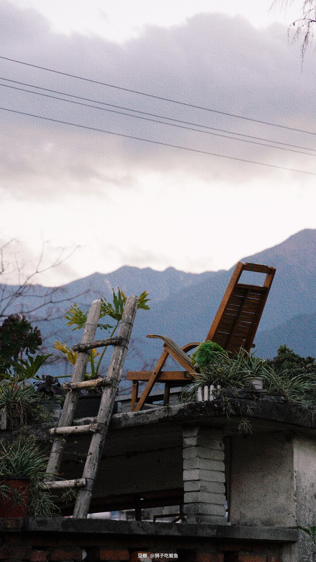 热爱生活的一万个理由的图片-天空的蓝蕴藏着勃勃生机 去涂上一层鲜活的深蓝