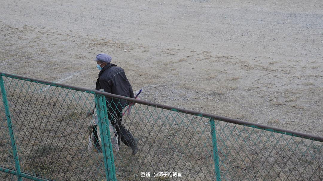 热爱生活的一万个理由的图片-天空的蓝蕴藏着勃勃生机 去涂上一层鲜活的深蓝