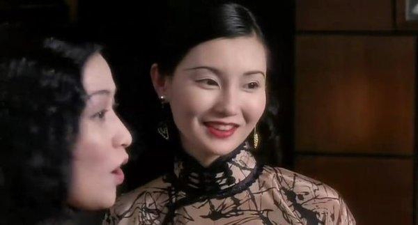 文艺作品中让你印象深刻的中式妆容的图片-《青衣》潘虹和徐凡。（徐凡长得就很有中式的感觉，不管是扮相还是现代剧，感觉都很灵动。）<br>《甲方乙方》徐凡。（“地主家也没余粮啊～”）<br>《霸王别姬》蒋雯丽。（……其实对蒋雯丽印象最深的是王彩玲的形象）<br>《阮玲玉》张曼玉。（看完电影以后迷恋了很久的长眉。）<br>《活着》葛大爷。（谈...