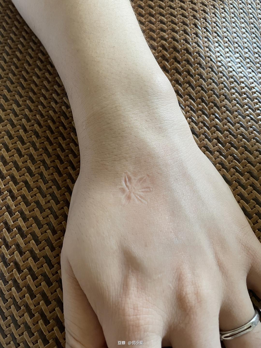 模仿电影场景拍张照的图片-《隐入尘烟》