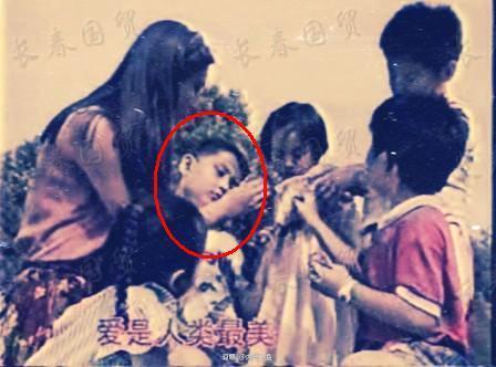 你所知道的电影冷知识的图片-看过CCTV2《正大综艺》的人，应该都是85前了，以前每周末的期待，在节目里增长世界各国的知识，看“正大剧场”的海外译制片，跟着翁倩玉演唱节目主题歌《爱的奉献》。<br><br>本文主题来了（转）：胡歌，1982年出生于上海。小时侯他性格内向，不爱说话，在他6岁的时候父母为了锻炼他的胆...