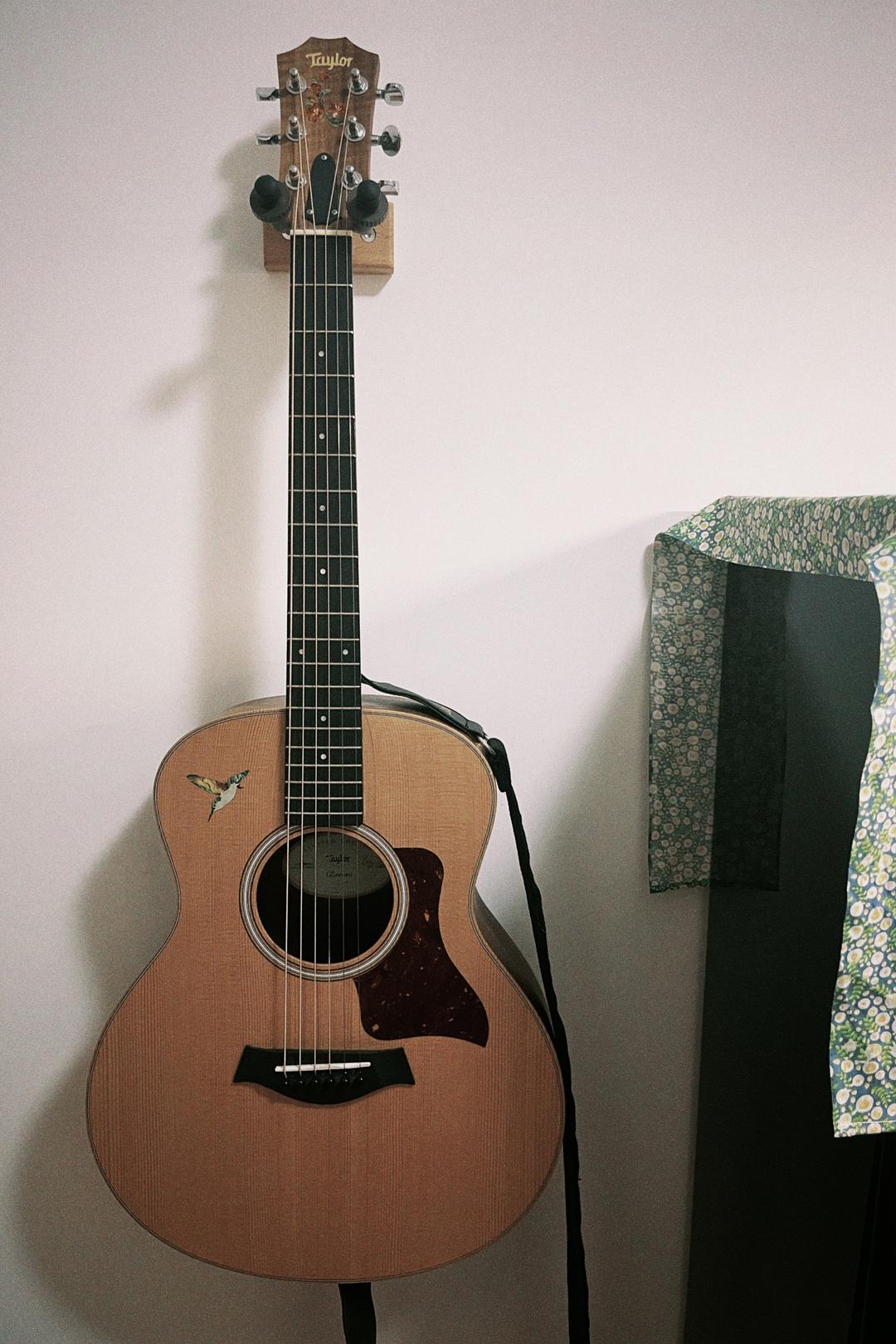 边角空间利用收纳计划的图片-吉他上墙