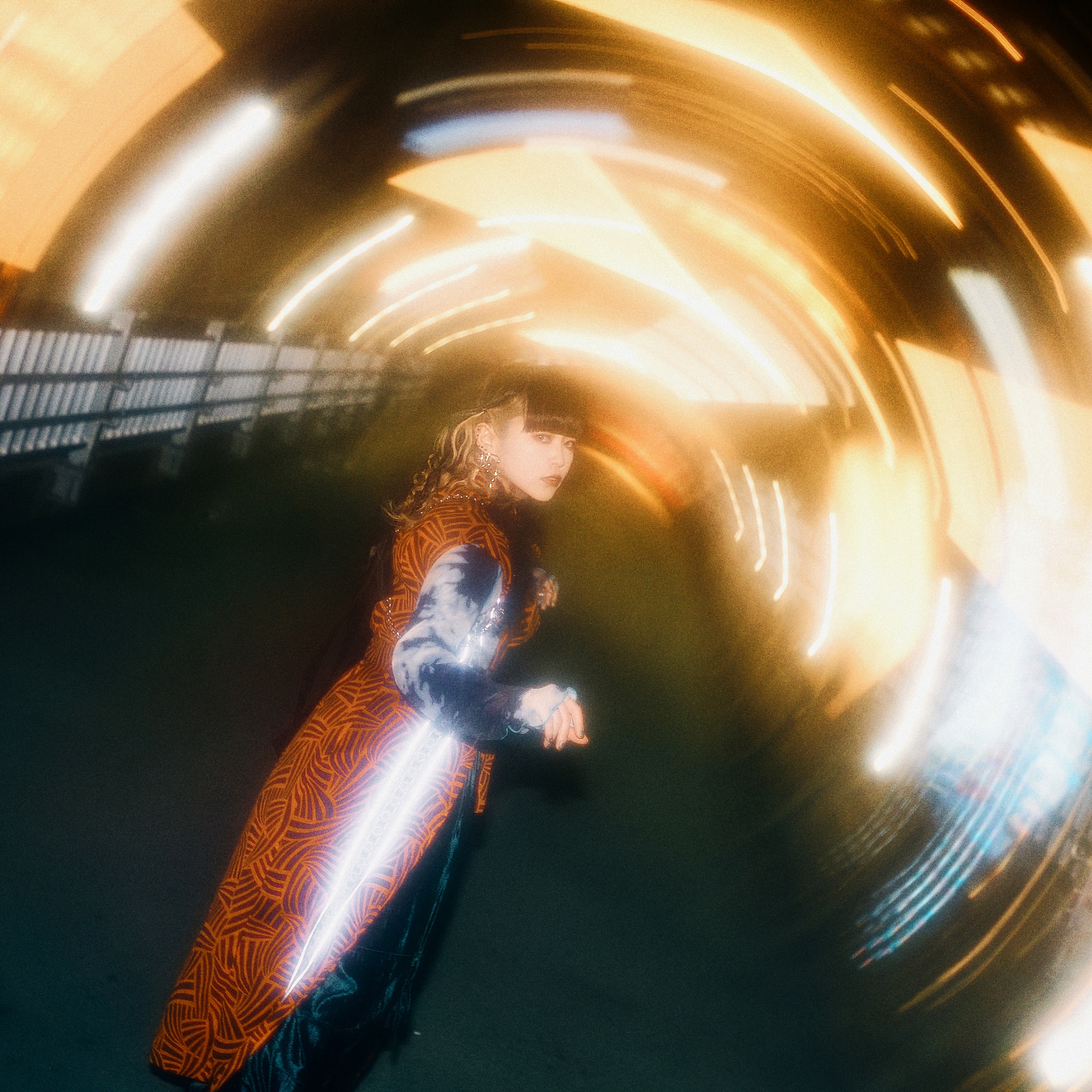 夜晚的水母不会游泳的海报-其他海报