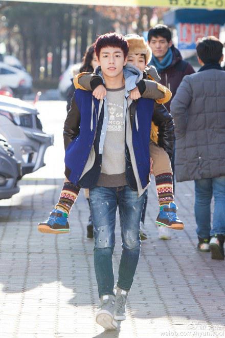 向着明天奔跑的海报-正式海报