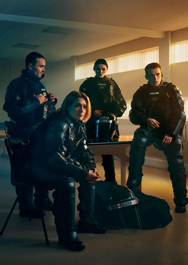 警之光 第二季的海报-预告海报 英国