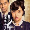 戴流苏耳环的少女