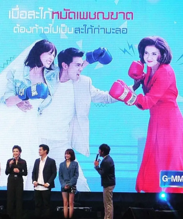 拳击儿媳的海报-正式海报