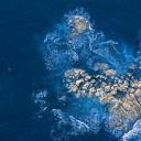 海浪冲击着悉尼海岸的一个心形岩石岛，澳大利亚 (© Kristian Bell/Getty Images)(20210214)