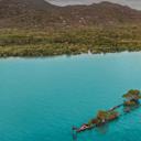 航拍生长着树木的遇难船“阿德莱德市”残骸，澳大利亚磁岛 (© Amazing Aerial Agency/Offset by Shutterstock)(20210319)