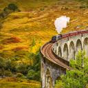 穿越格伦菲南高架桥的蒸汽火车，苏格兰因弗内斯郡 (© The Escape of Malee/Shutterstock)(20211116)